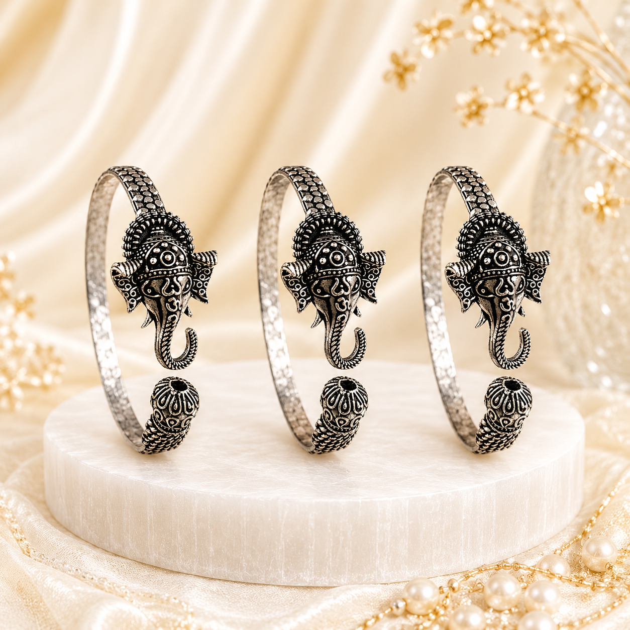 Ganpati Trident Kada โ Wisdom, Power & Protection - (๐๐ฎ๐ฒ๐ ๐๐๐ญ๐ ๐
๐ซ๐๐)